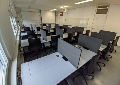 Rückansicht hinten links geschlossen Raum 4.03