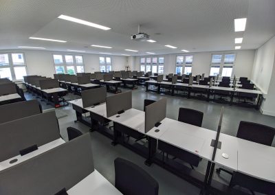 Frontansicht vorne rechts geschlossen Raum 4.04